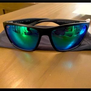 Maui Jim Makoa MJ 804-2M Square Black Sunglasses Polarized Green Gradient